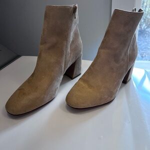 Elegant Tan Suede Ankle Boots